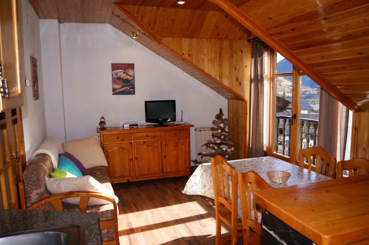 Apartaments Pont Romanic Espot Exterior foto
